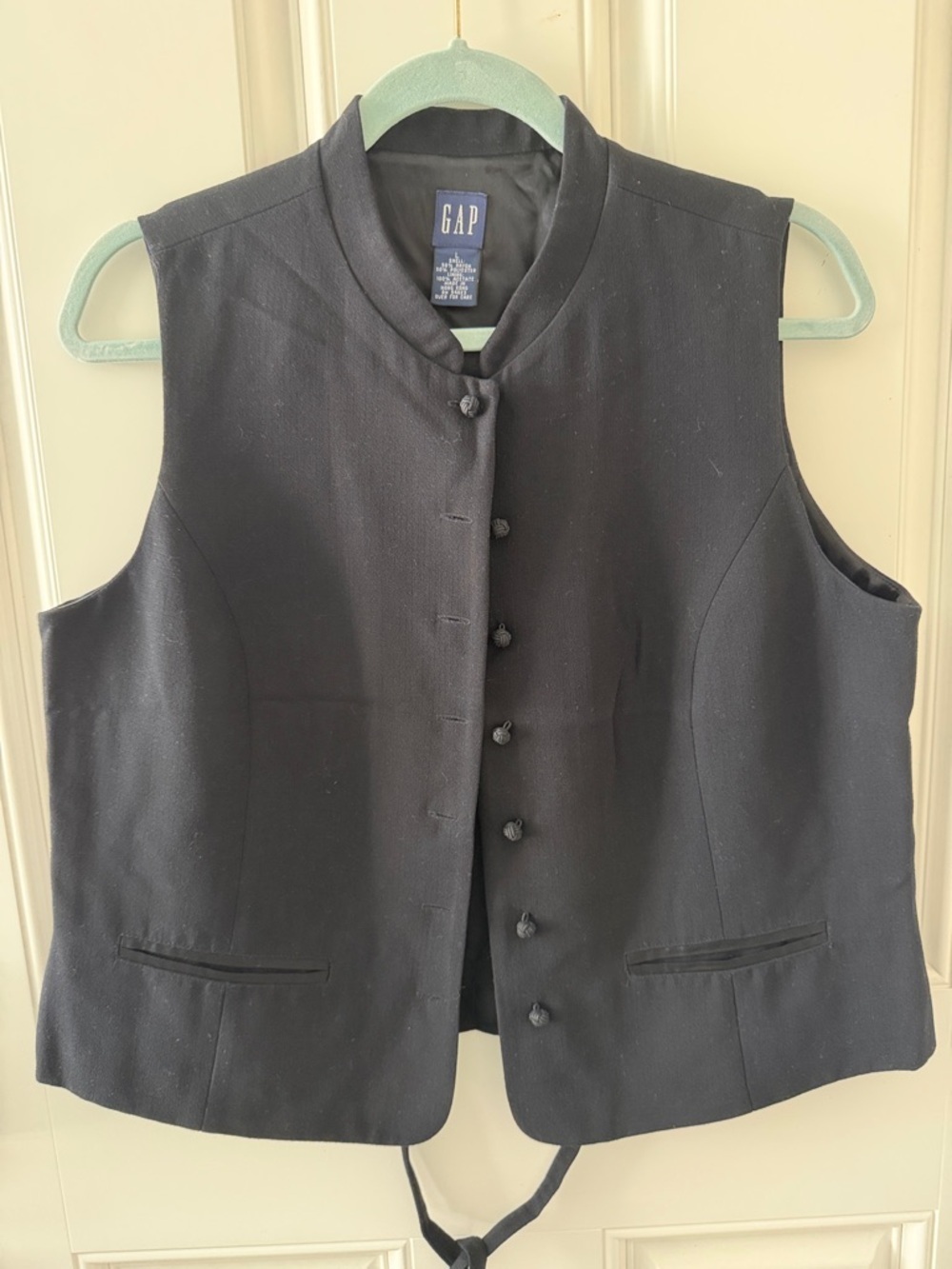 GAP VNTG Mandarin Collar Sleeveless Vest